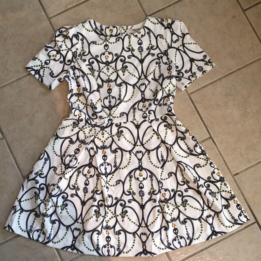Forever 21 White Short Sleeve Full Skirt Mini Dress Size : Medium. Jewel Pattern